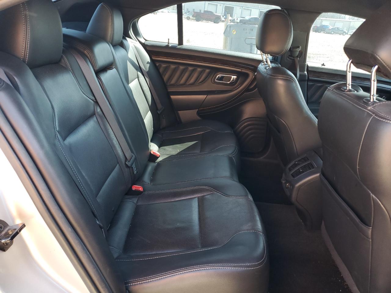 2014 Ford Taurus - Image 11