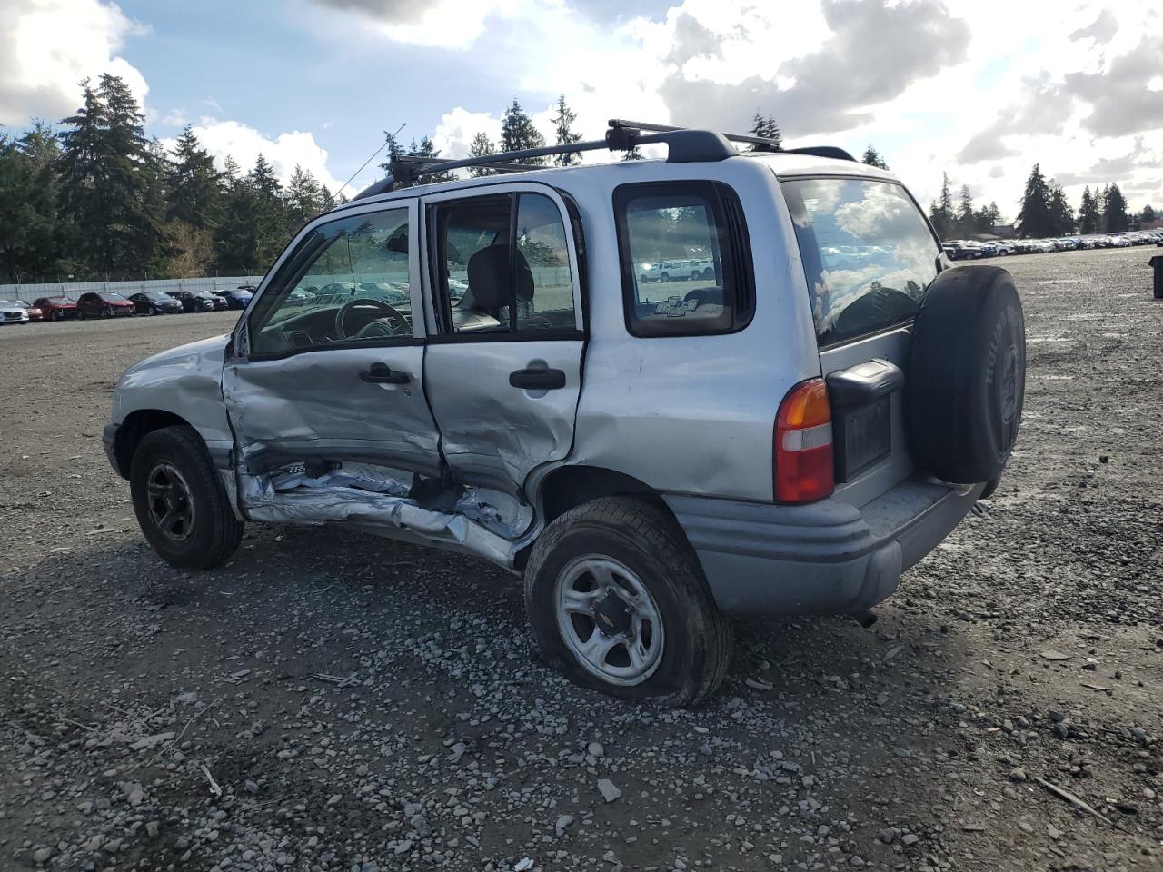 2000 Chevrolet Tracker - Image 2