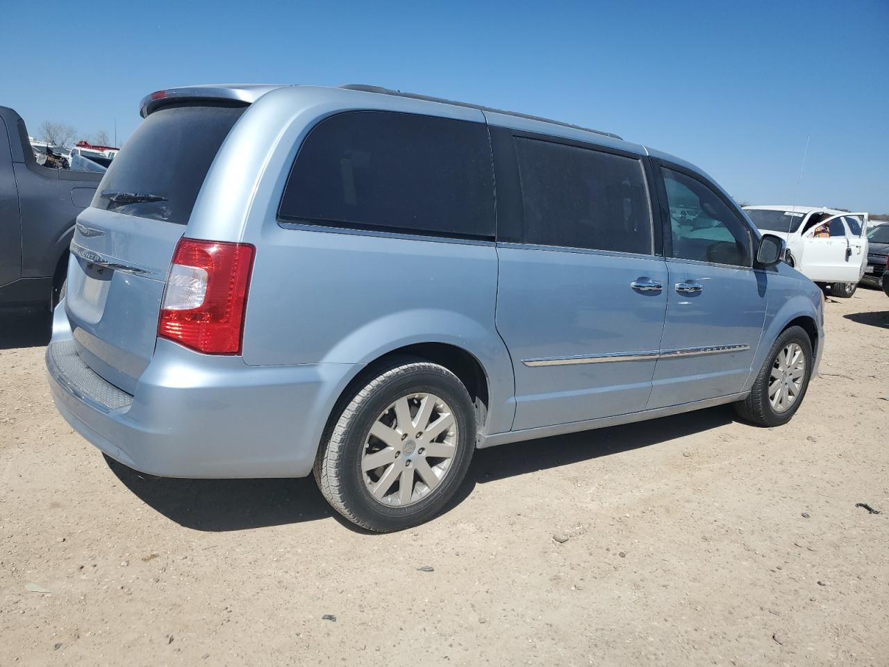 2012 Chrysler Town & Country - Image 3