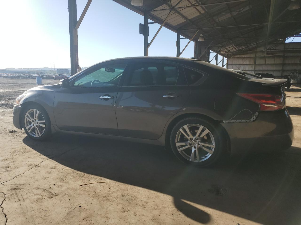 2015 Nissan Altima - Image 2