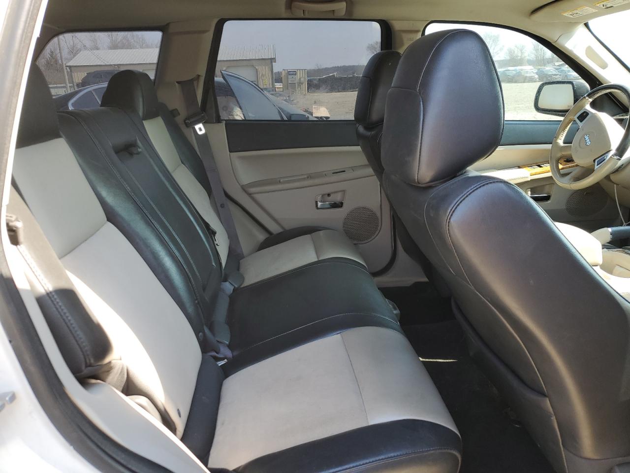 2009 Jeep Grand Cherokee - Image 11