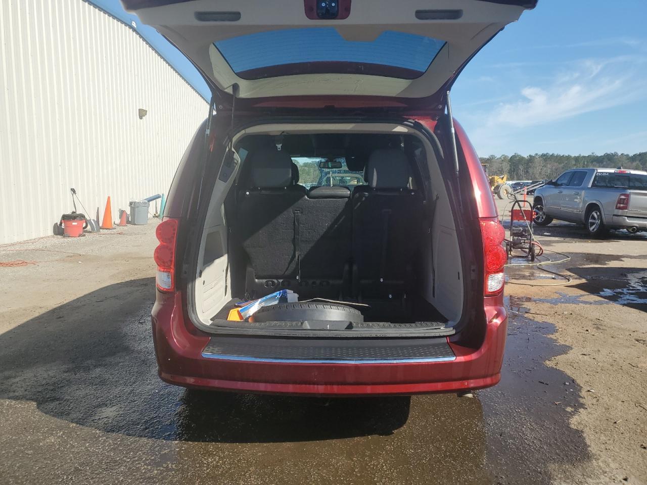 2019 Dodge Caravan - Image 6