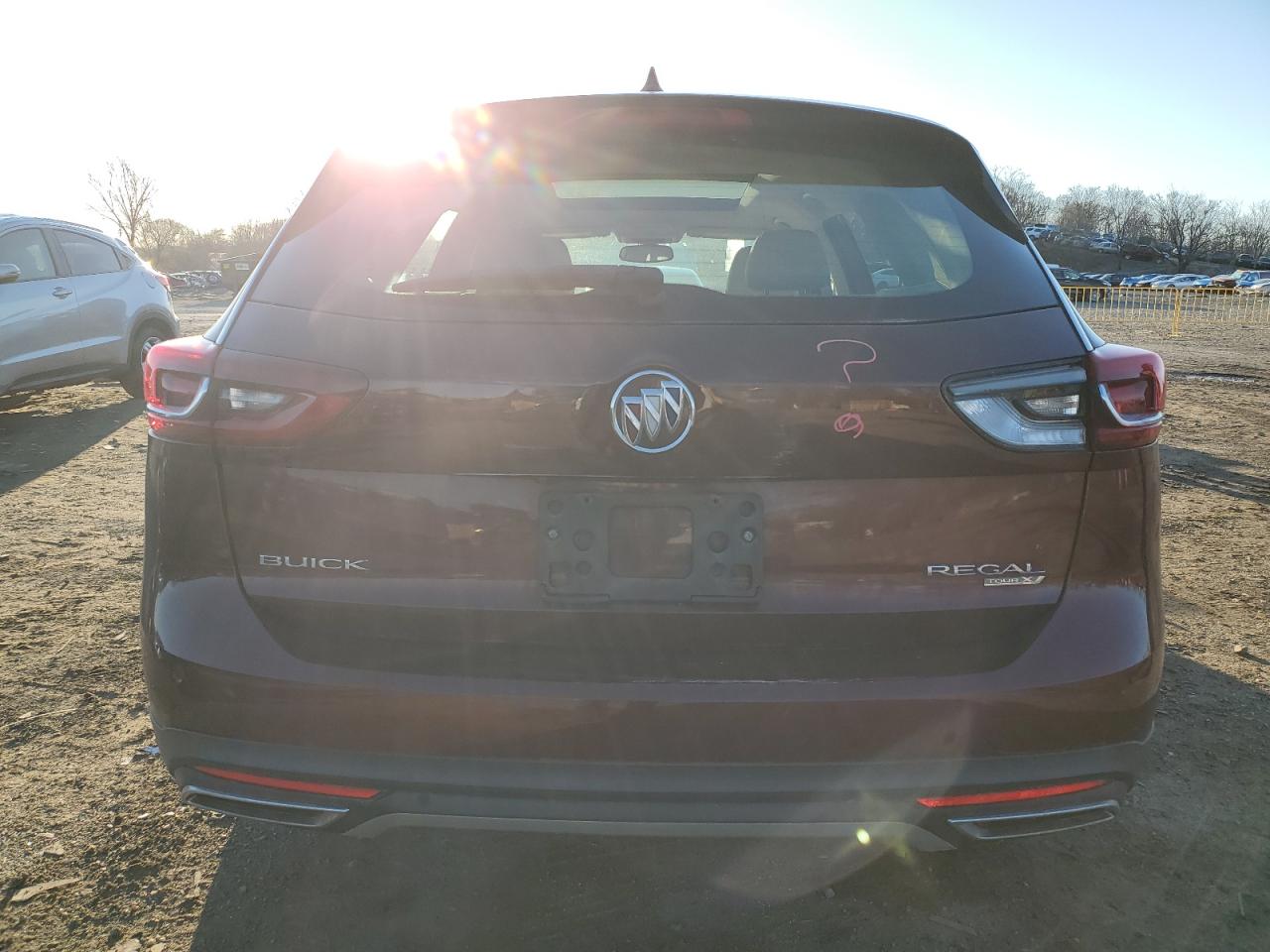 2018 Buick Regal Tourx Essence VIN: W04GV8SX1J1103765 Lot: 49679465