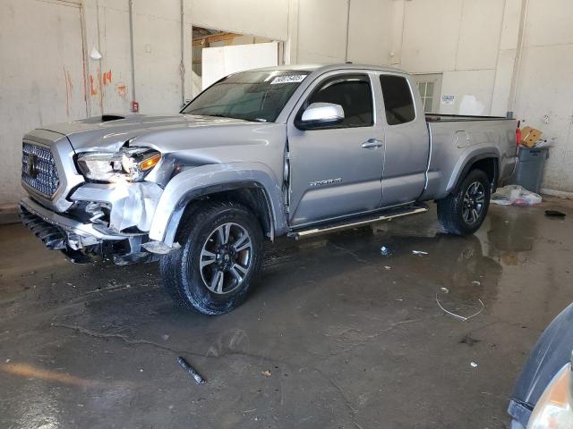 TOYOTA TACOMA 2018 Silver