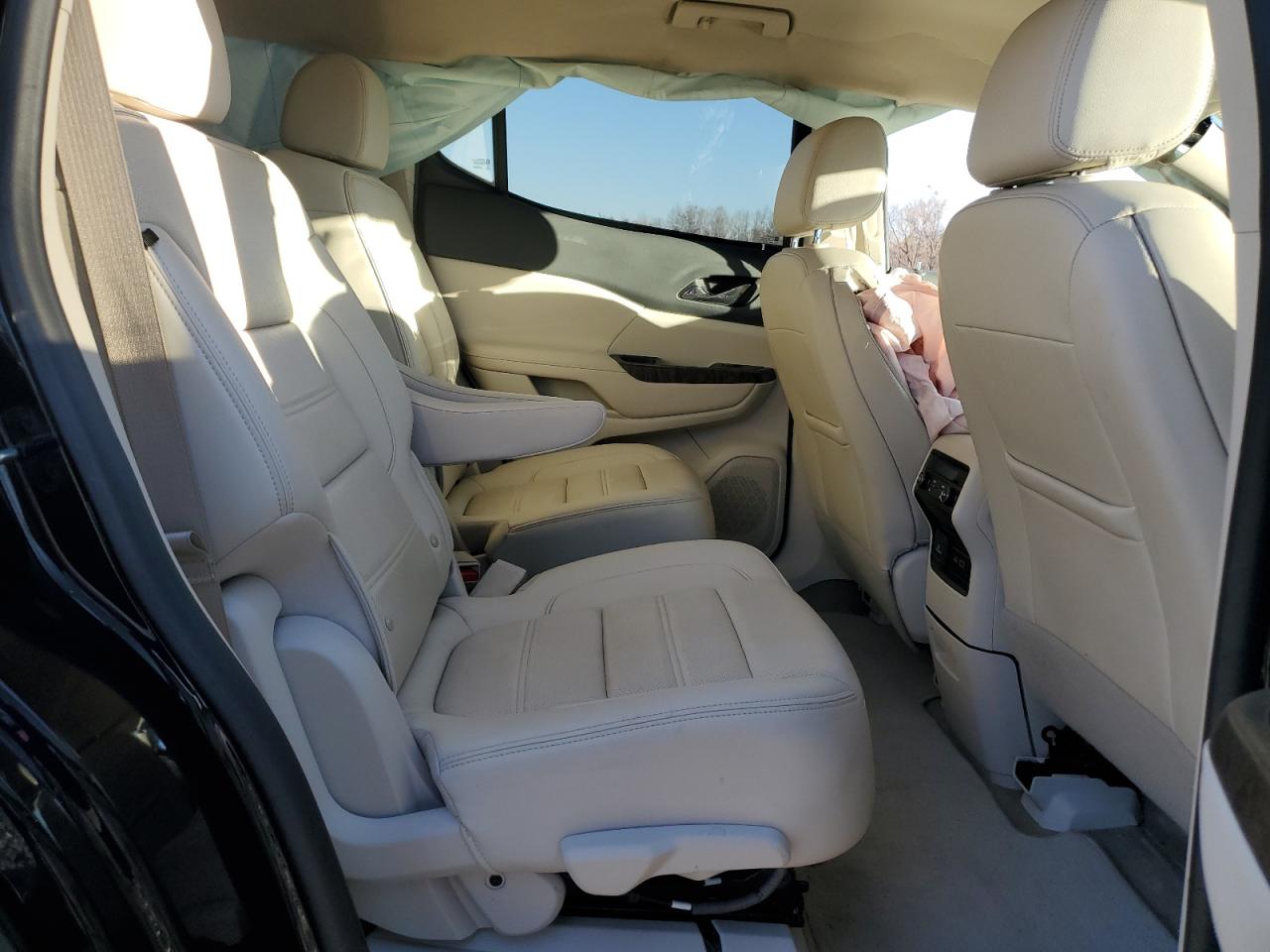 2021 GMC Acadia - Image 11