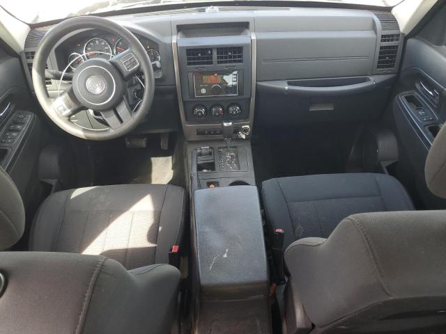  JEEP LIBERTY 2012 Белы