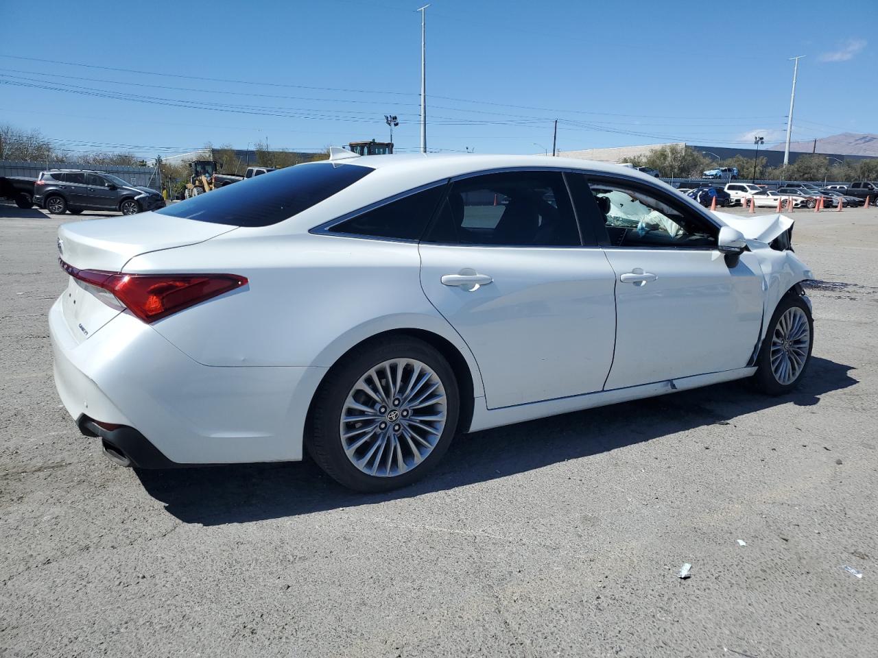 2022 Toyota Avalon - Image 3