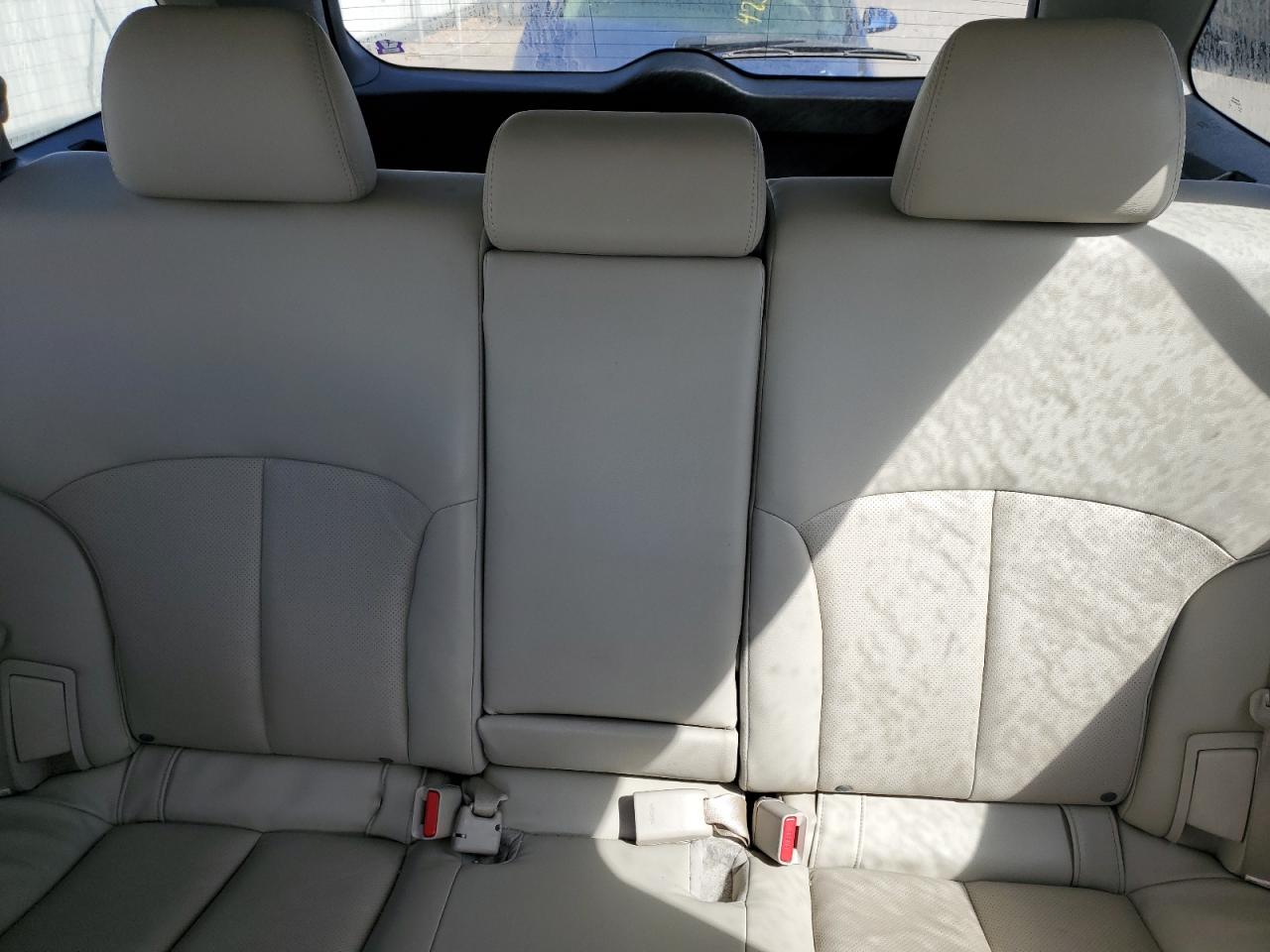 2011 Subaru Outback - Image 10