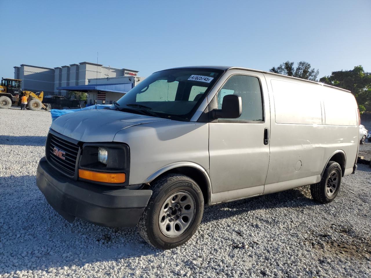 2009 GMC Savana - Image 1