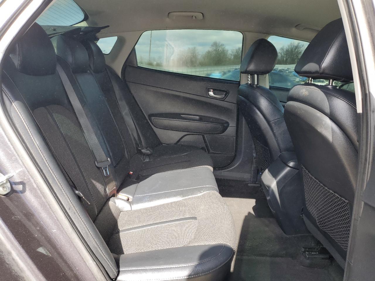 2019 Kia Optima - Image 10