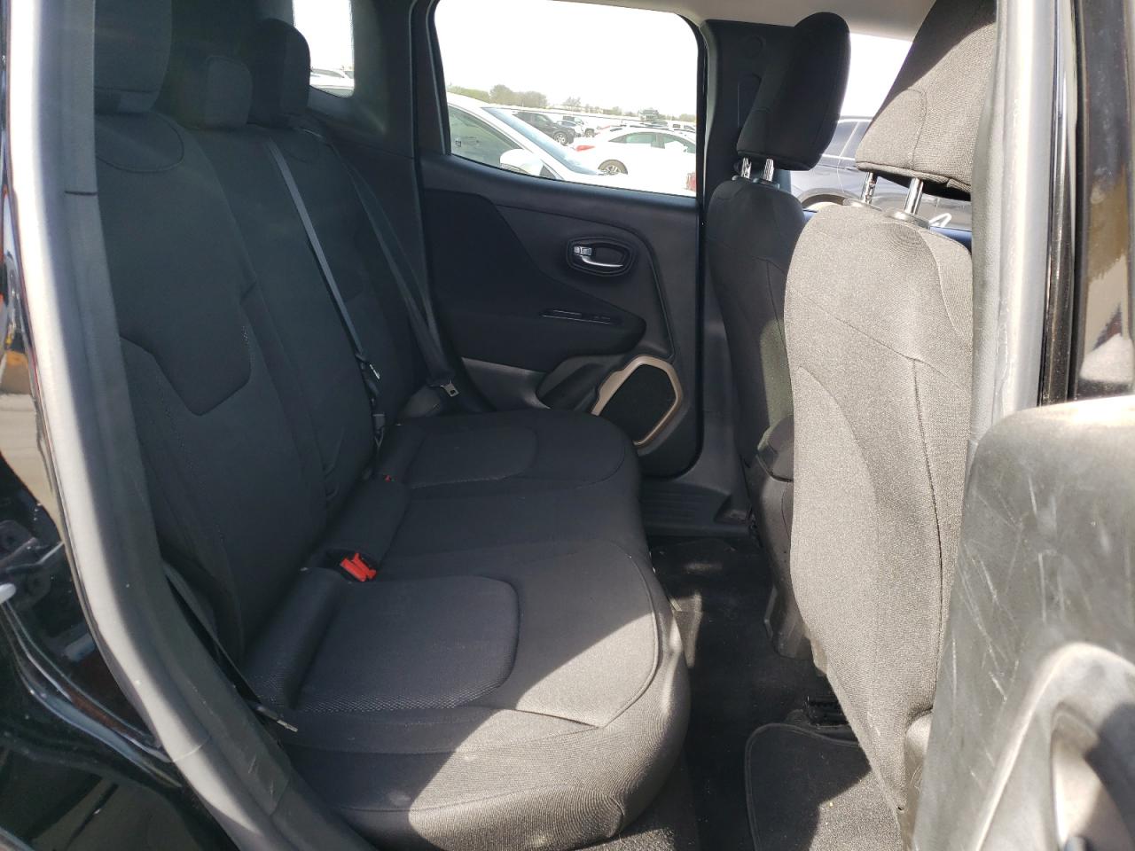 2016 Jeep Renegade - Image 11