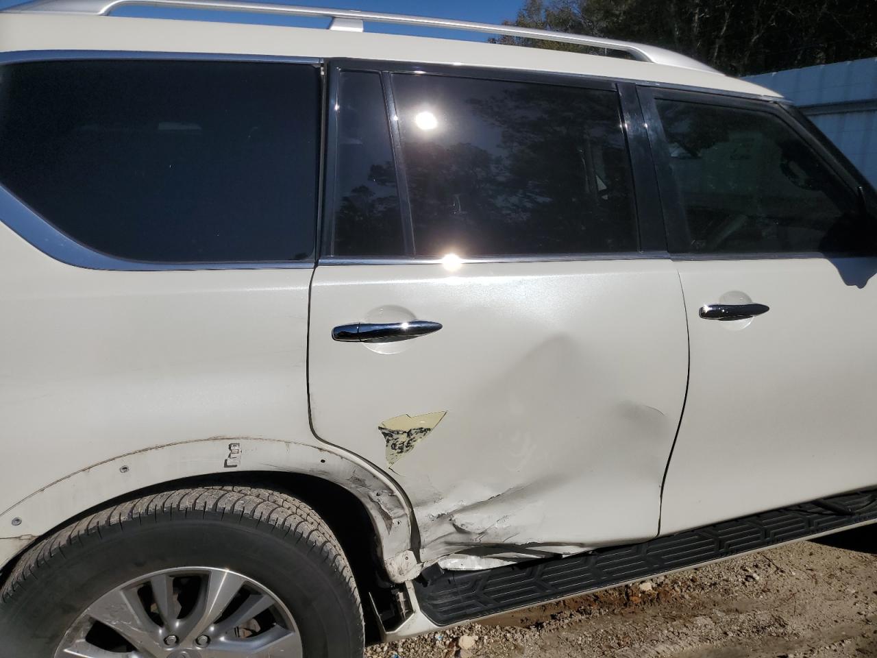 2017 Infiniti QX80 - Image 10