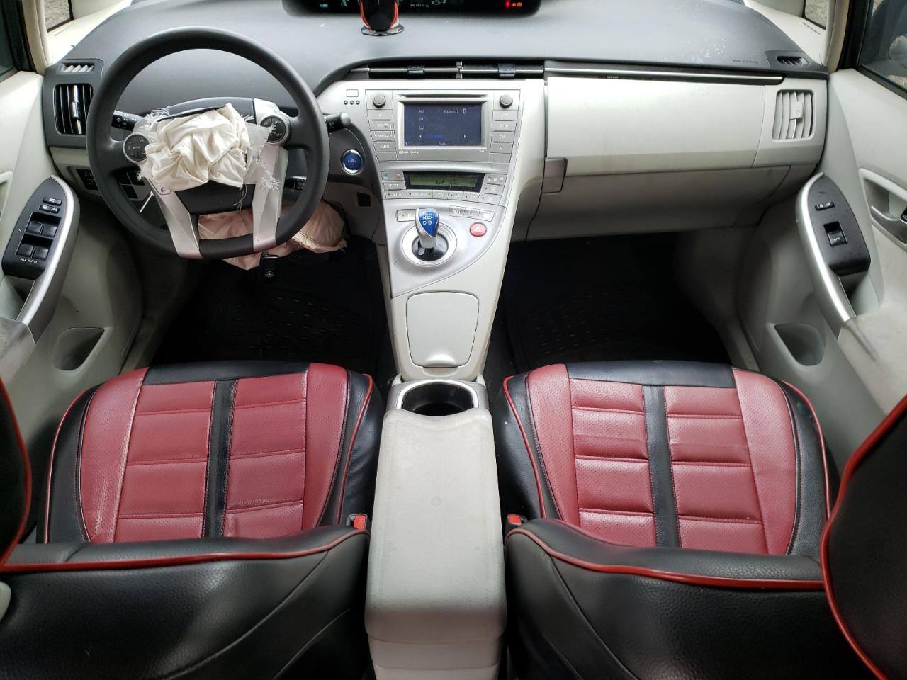 2014 Toyota Prius - Image 8