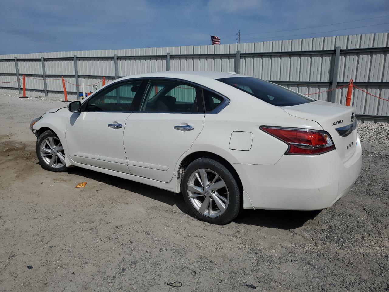 2014 Nissan Altima - Image 2