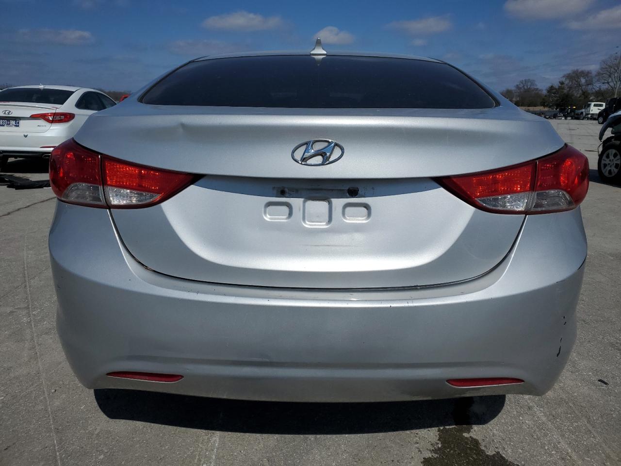 2012 Hyundai Elantra - Image 6