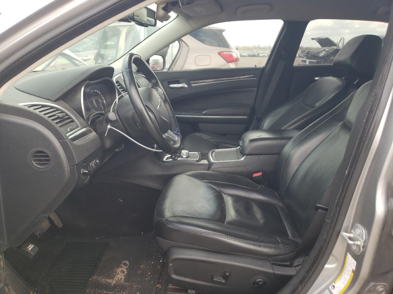 2016 Chrysler 300 - Image 7