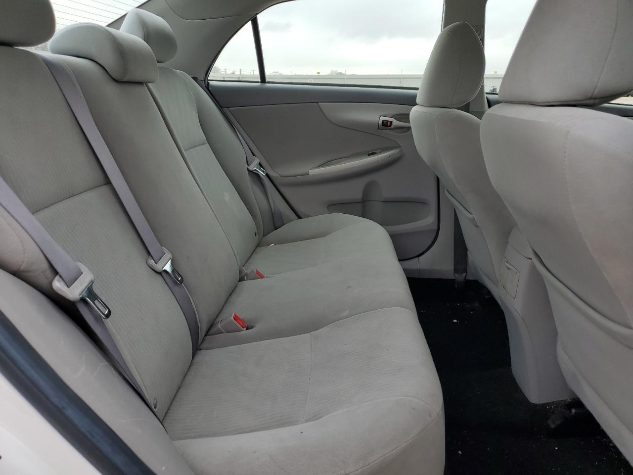 2010 Toyota Corolla - Image 10