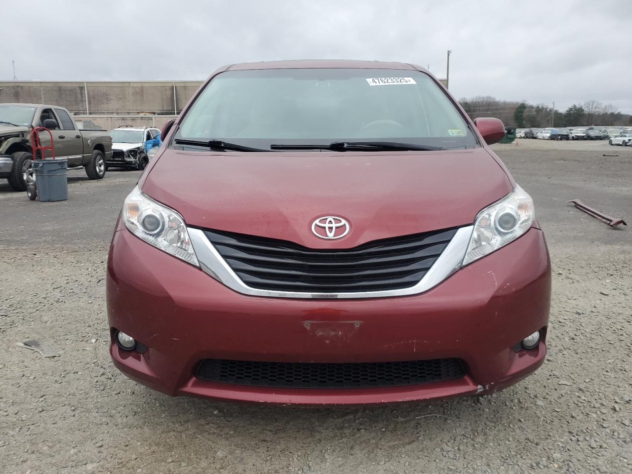 2011 Toyota Sienna - Image 5