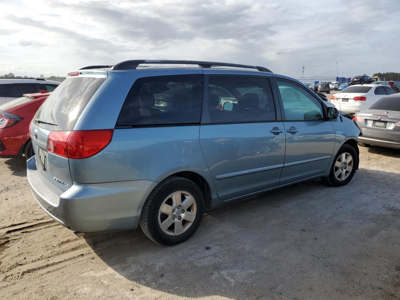 2007 Toyota Sienna - Image 3