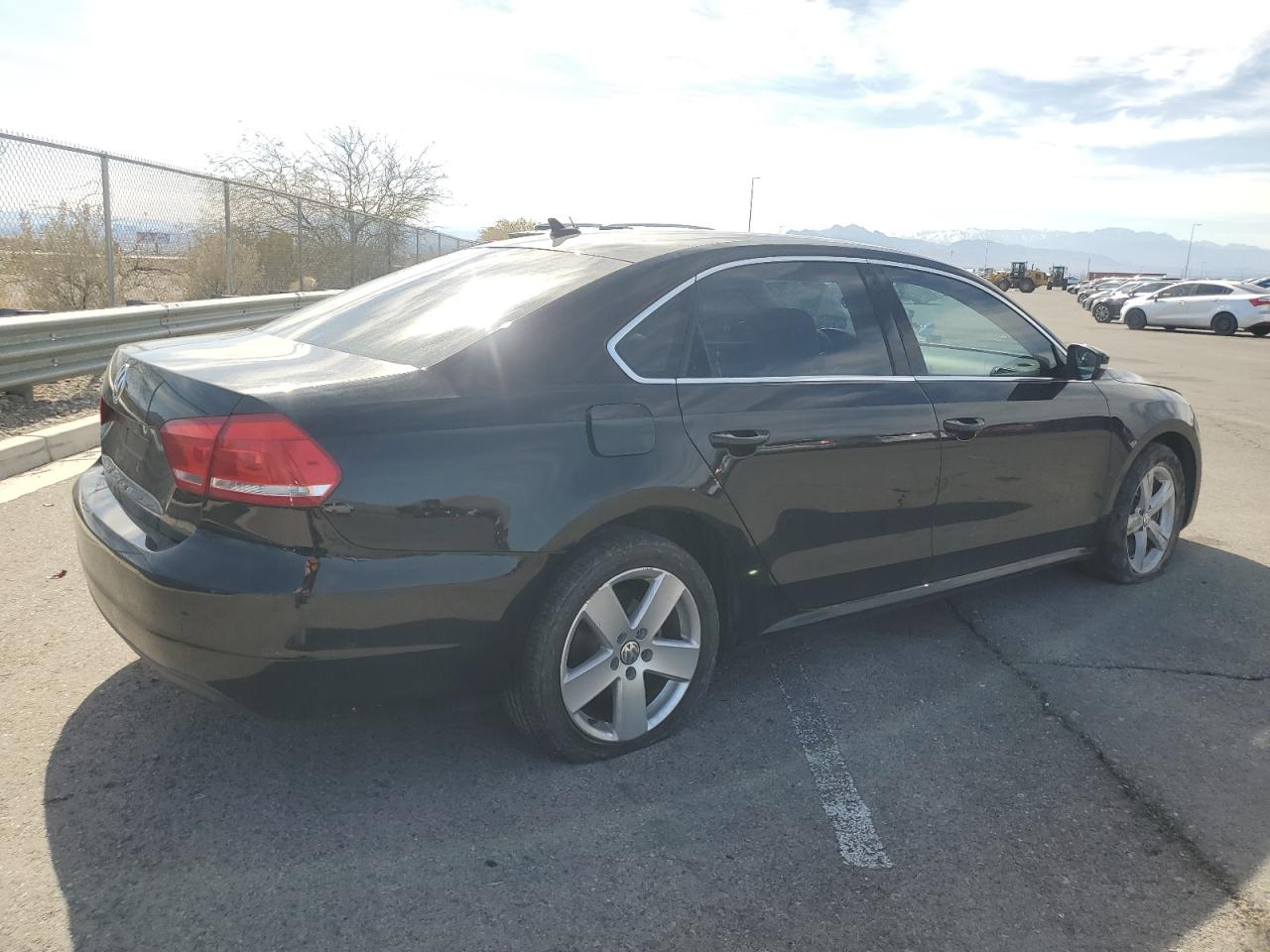 2015 Volkswagen Passat - Image 3