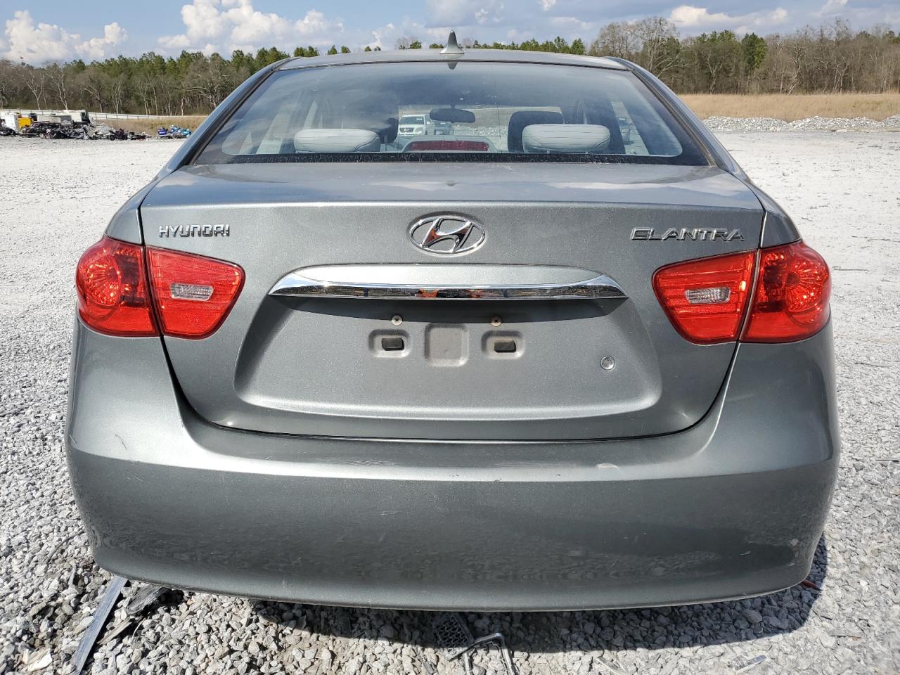 2010 Hyundai Elantra - Image 6
