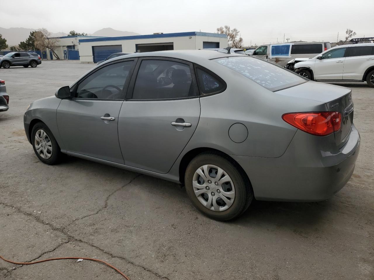 2010 Hyundai Elantra - Image 2