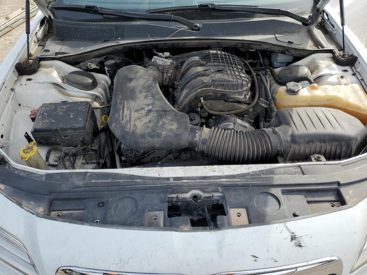 2012 Chrysler 300 - Image 11