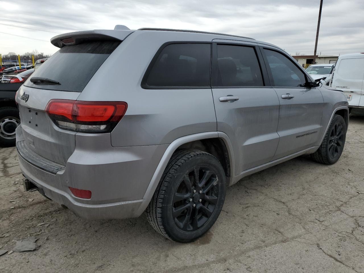 2017 Jeep Grand Cherokee - Image 3