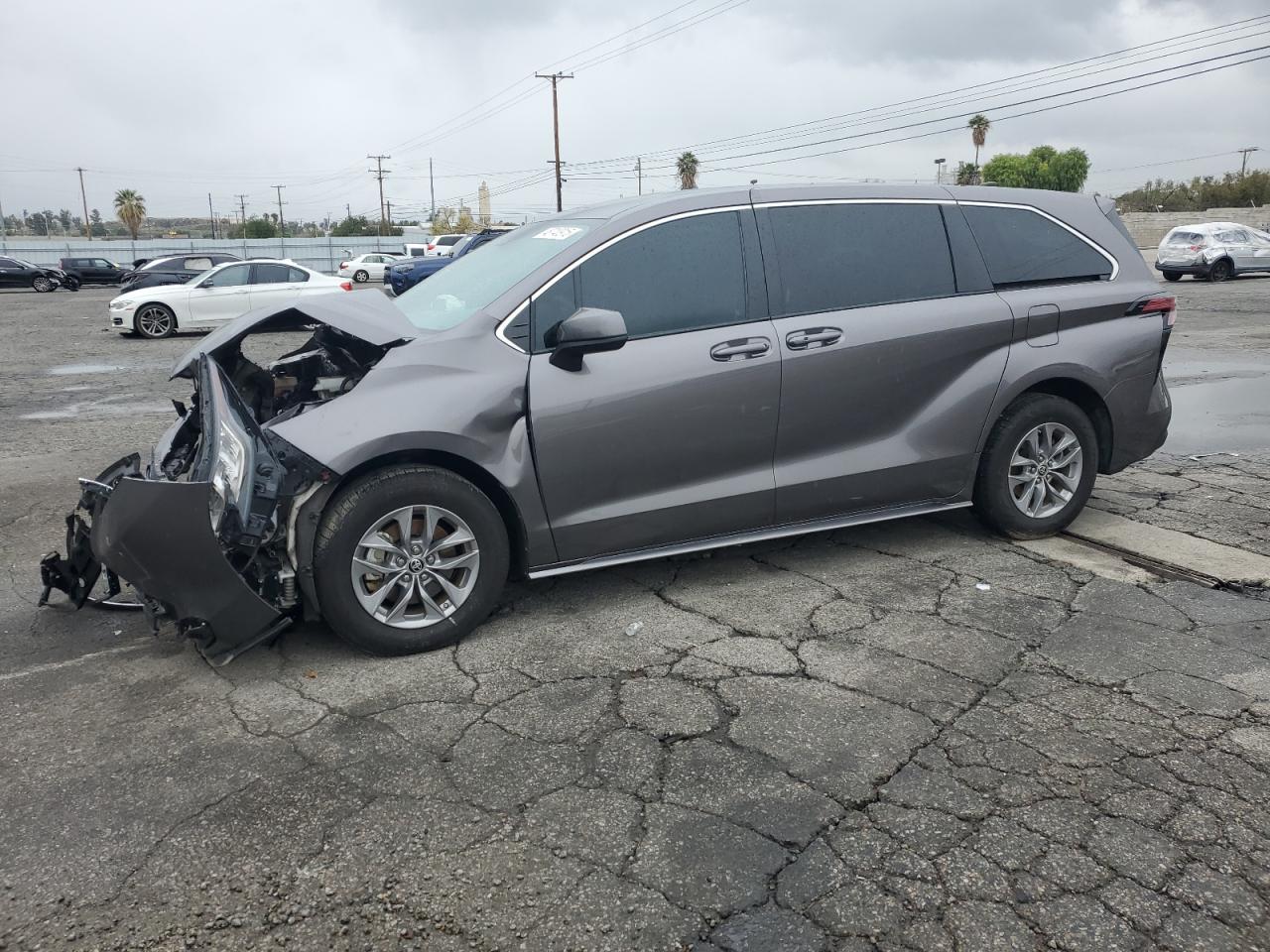 2022 Toyota Sienna - Image 1