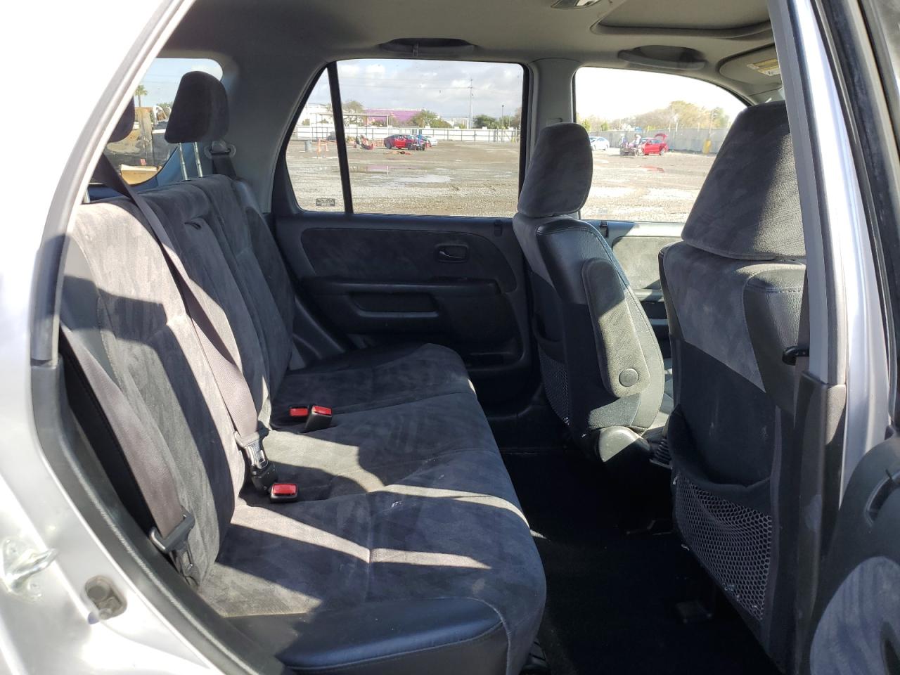 2004 Honda CR-V - Image 11
