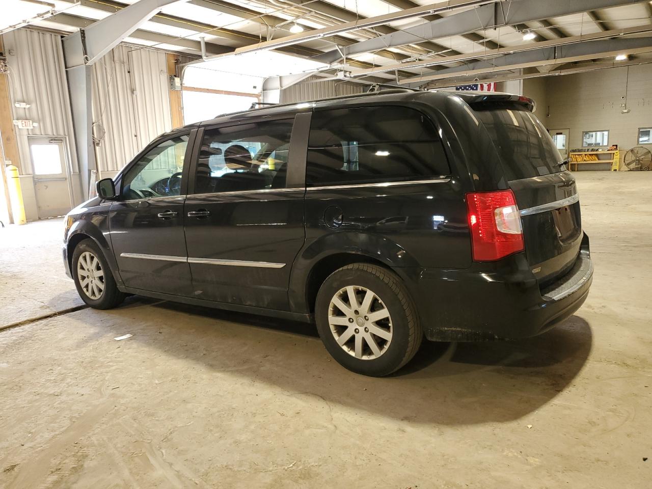 2016 Chrysler Town & Country - Image 2