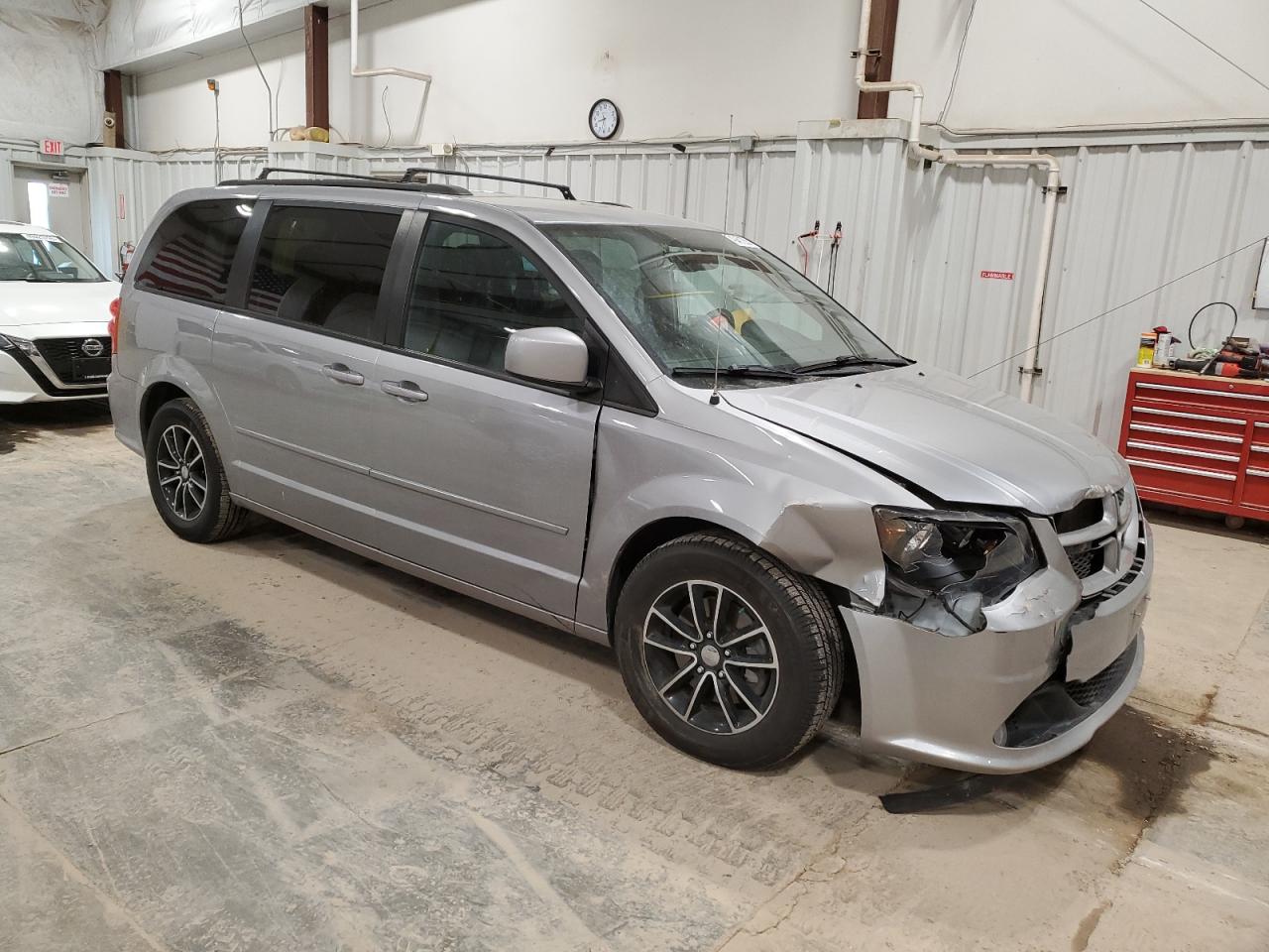 2017 Dodge Caravan - Image 4