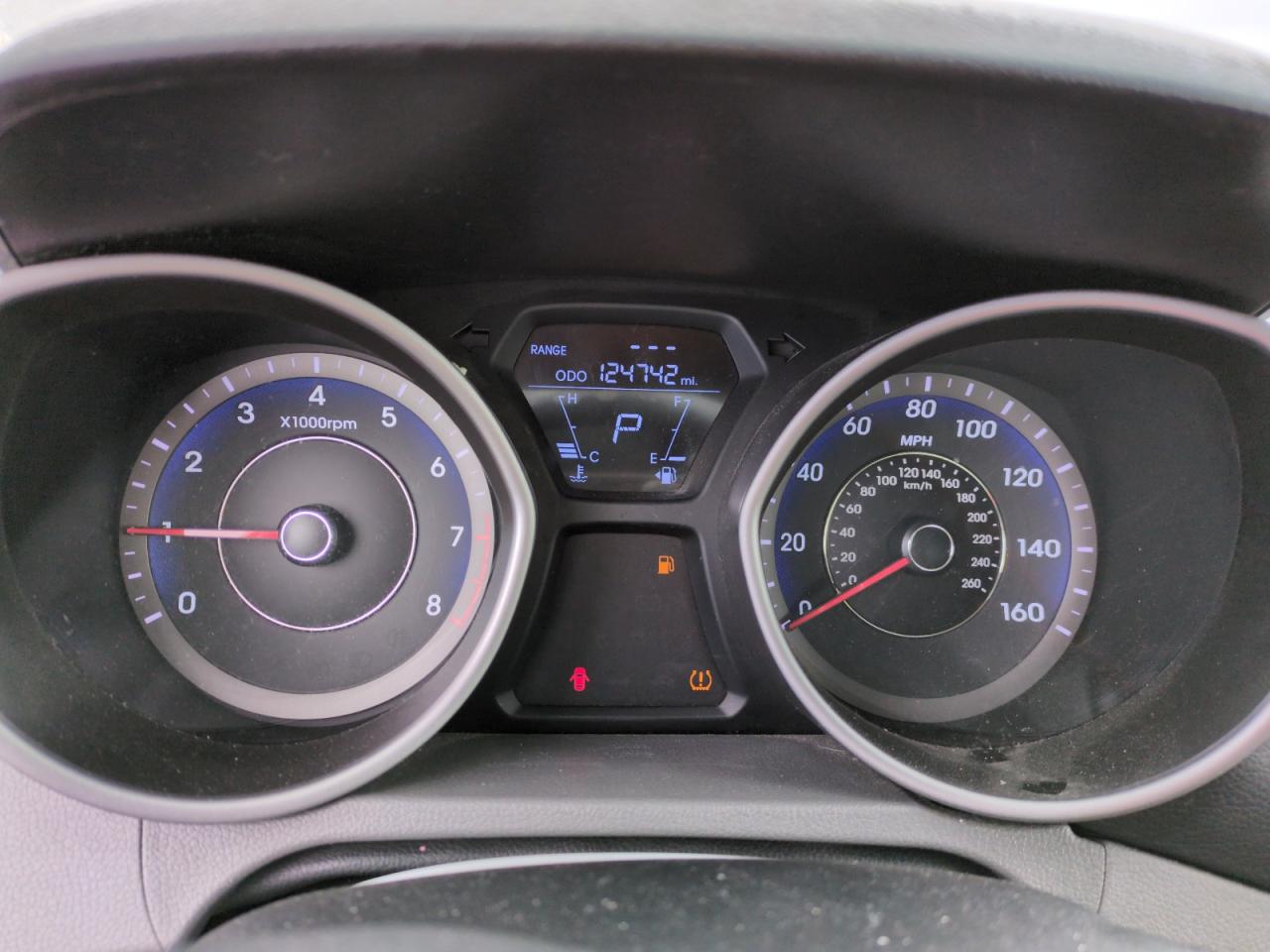 2012 Hyundai Elantra - Image 9