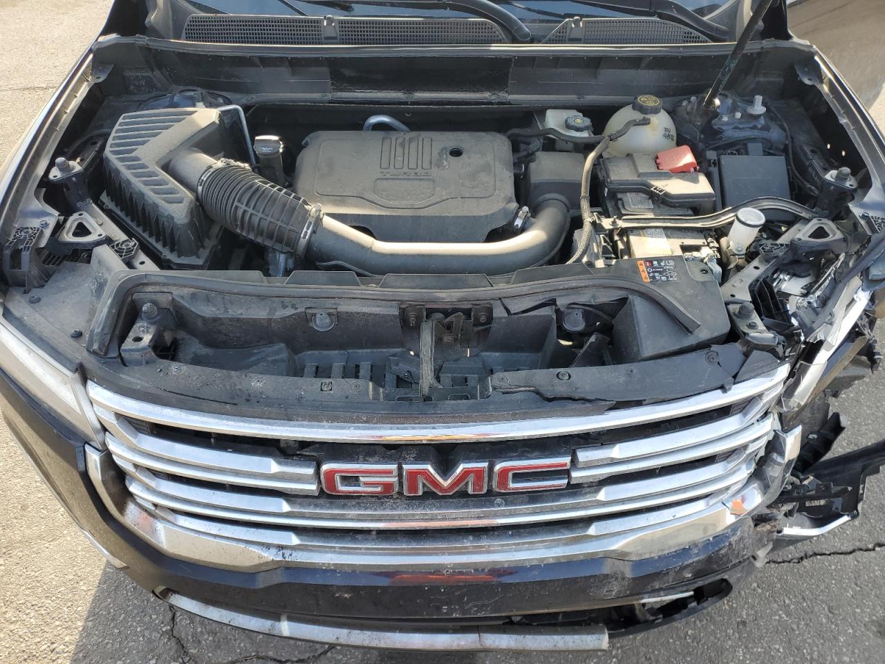 2022 GMC Acadia - Image 13
