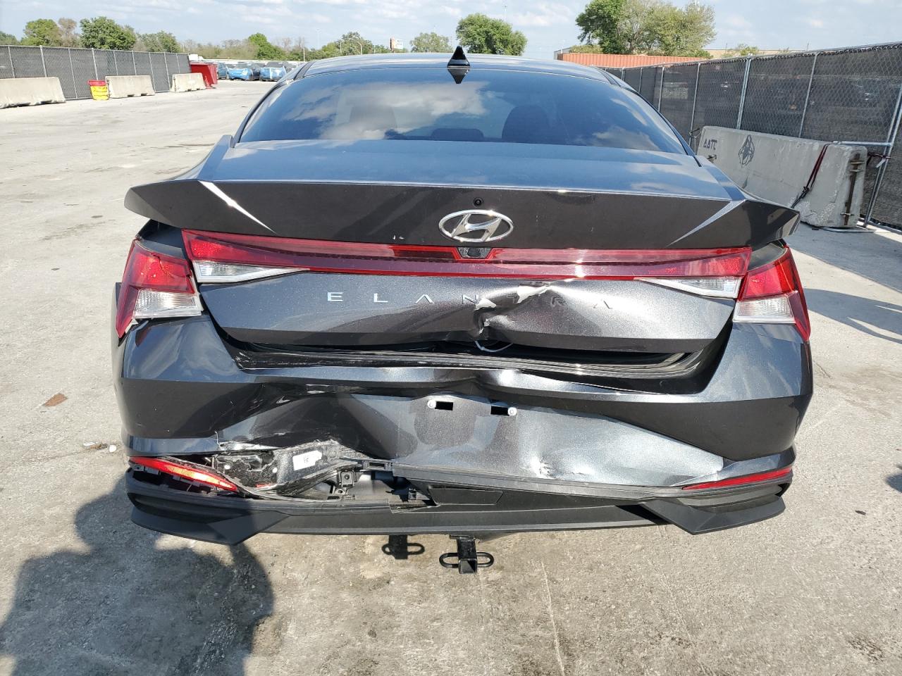 2022 Hyundai Elantra - Image 6