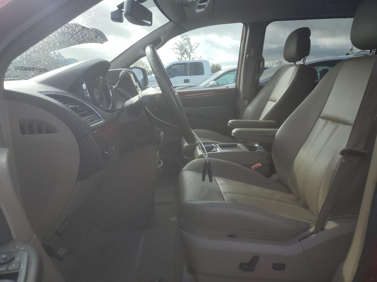 2015 Chrysler Town & Country - Image 7