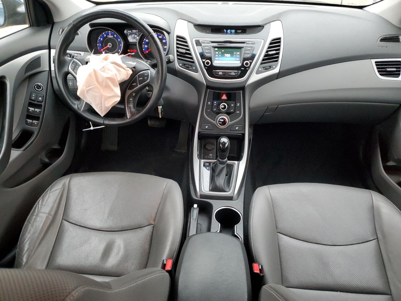 2015 Hyundai Elantra - Image 8