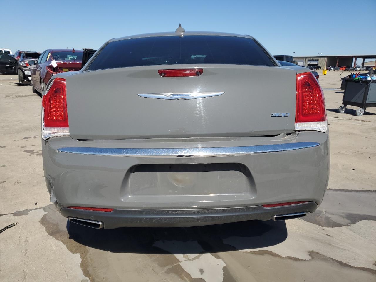 2018 Chrysler 300 - Image 6