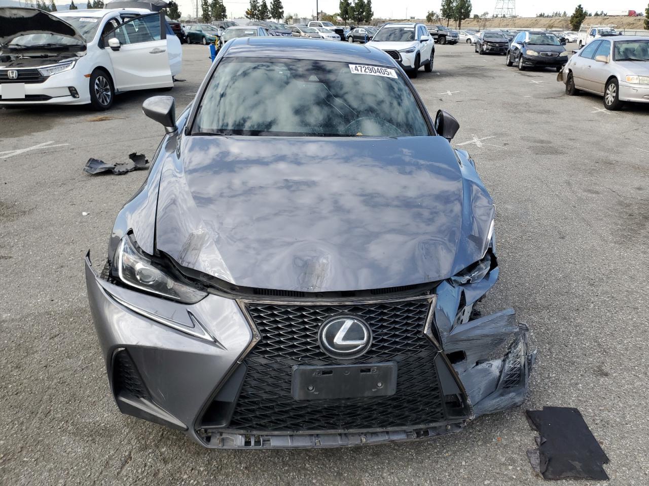 2017 Lexus IS - Image 5