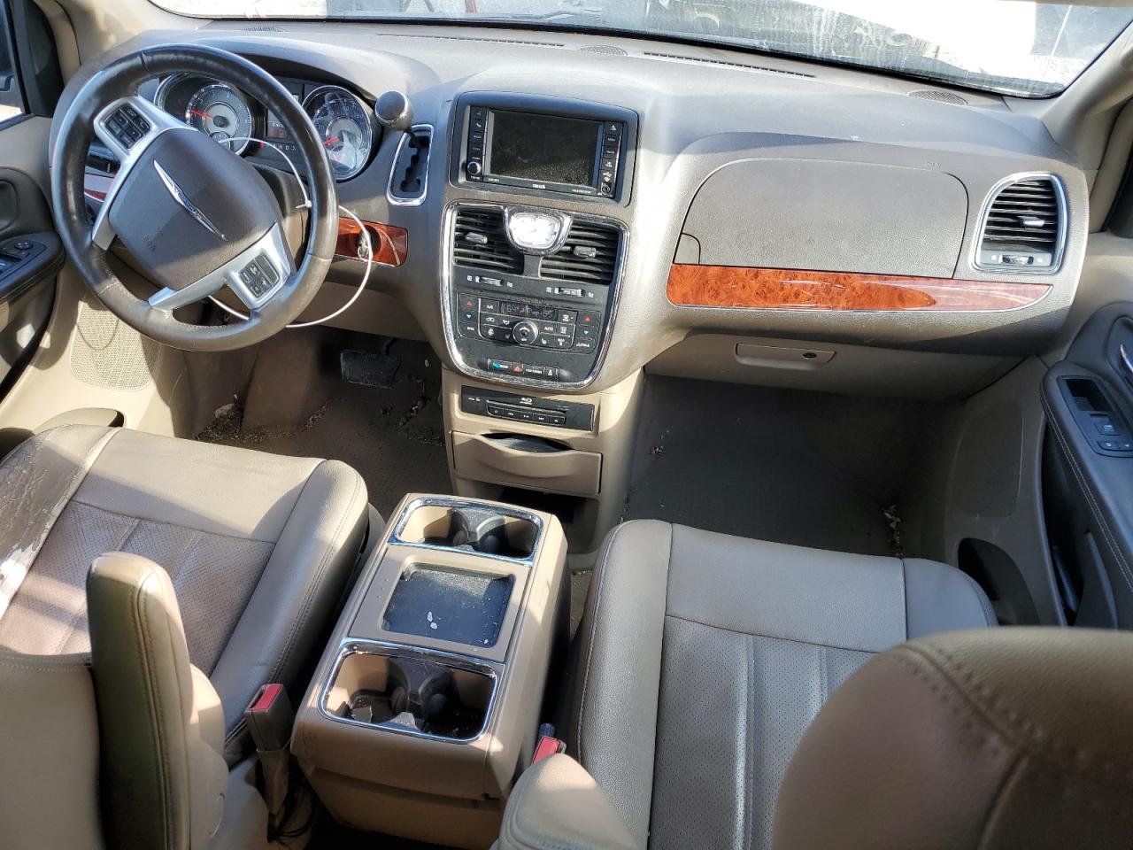 2013 Chrysler Town & Country - Image 8