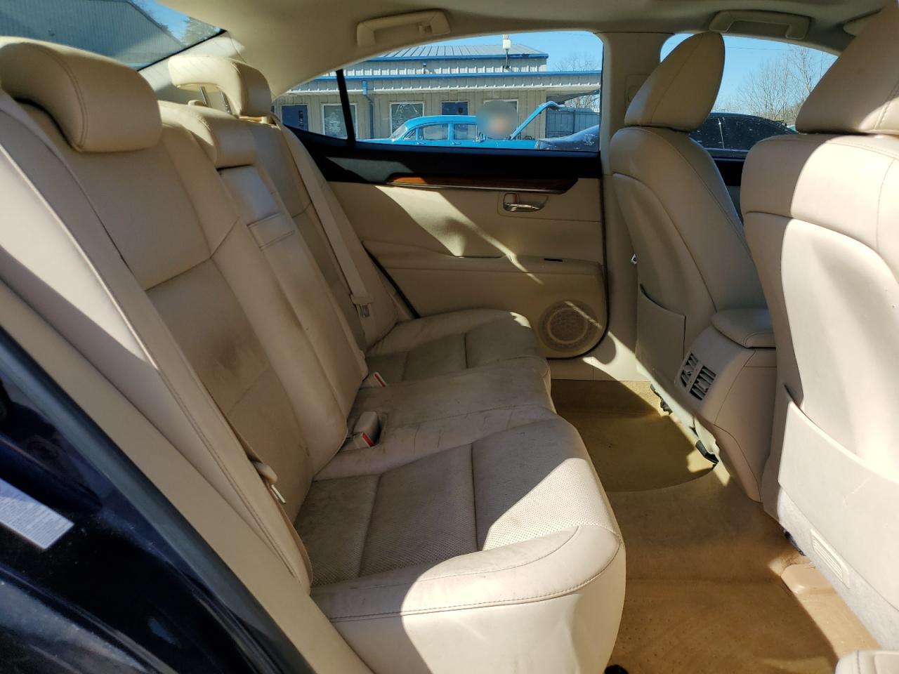 2015 Lexus ES - Image 11