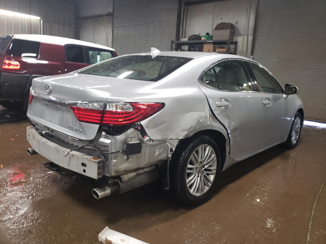 2015 Lexus ES - Image 3