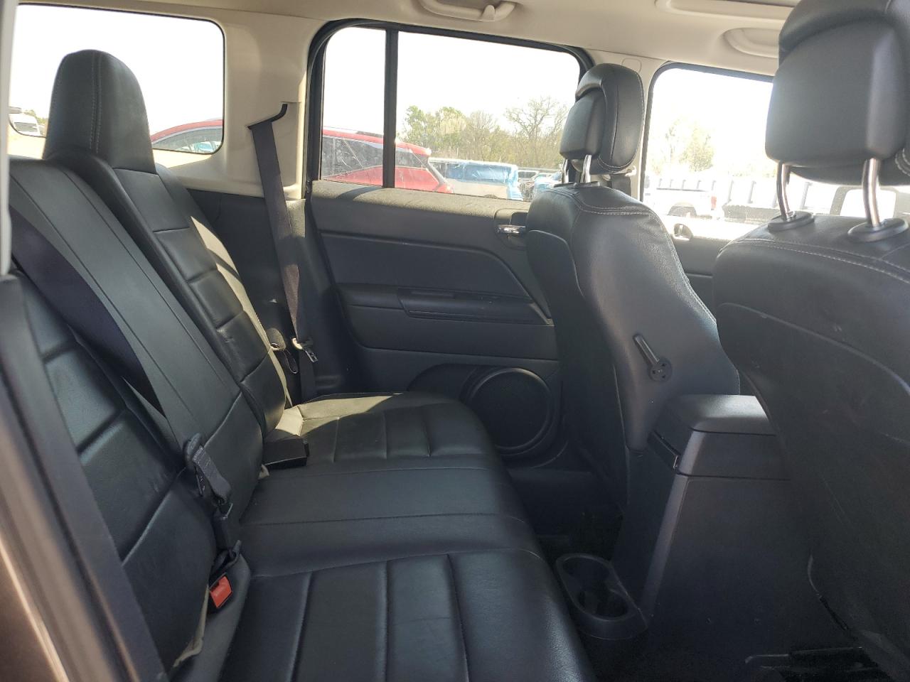 2016 Jeep Liberty (Patriot) - Image 11