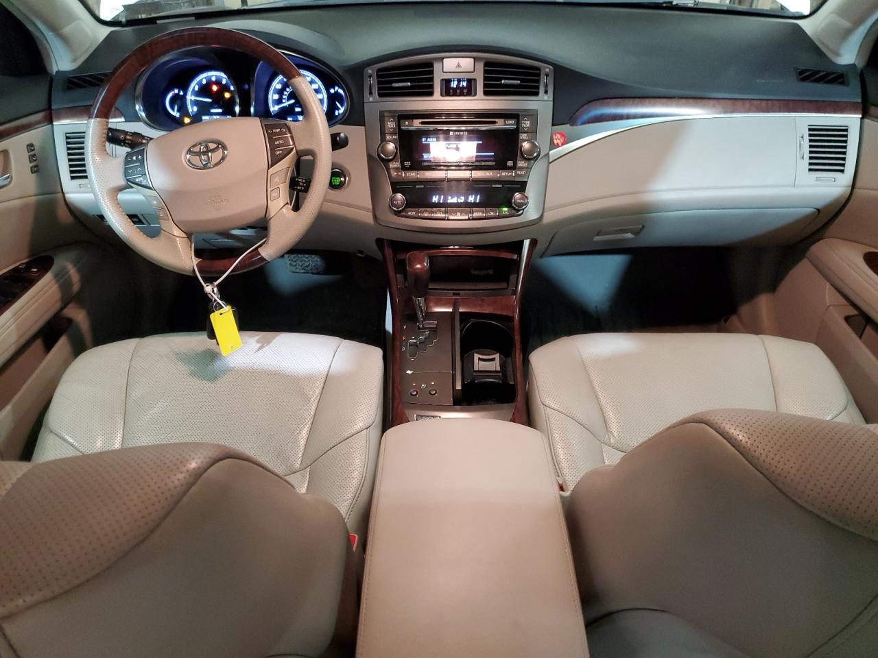 2011 Toyota Avalon - Image 8