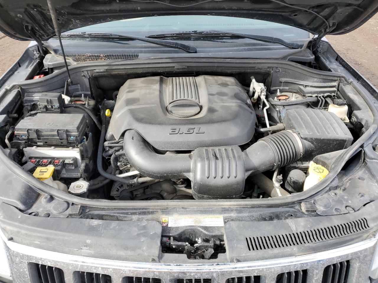 2011 Jeep Grand Cherokee - Image 12