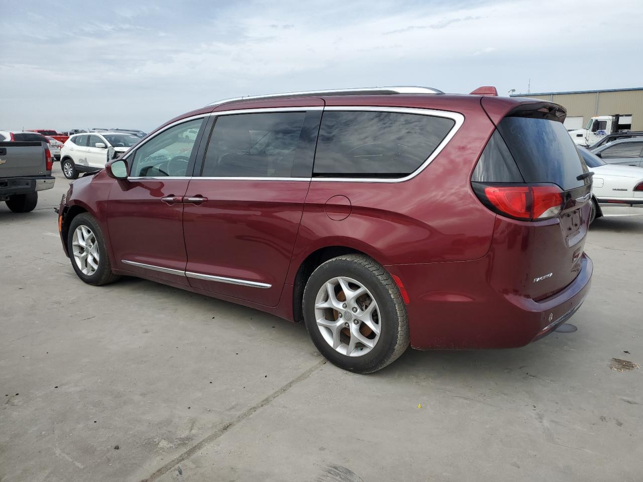 2018 Chrysler Pacifica - Image 2