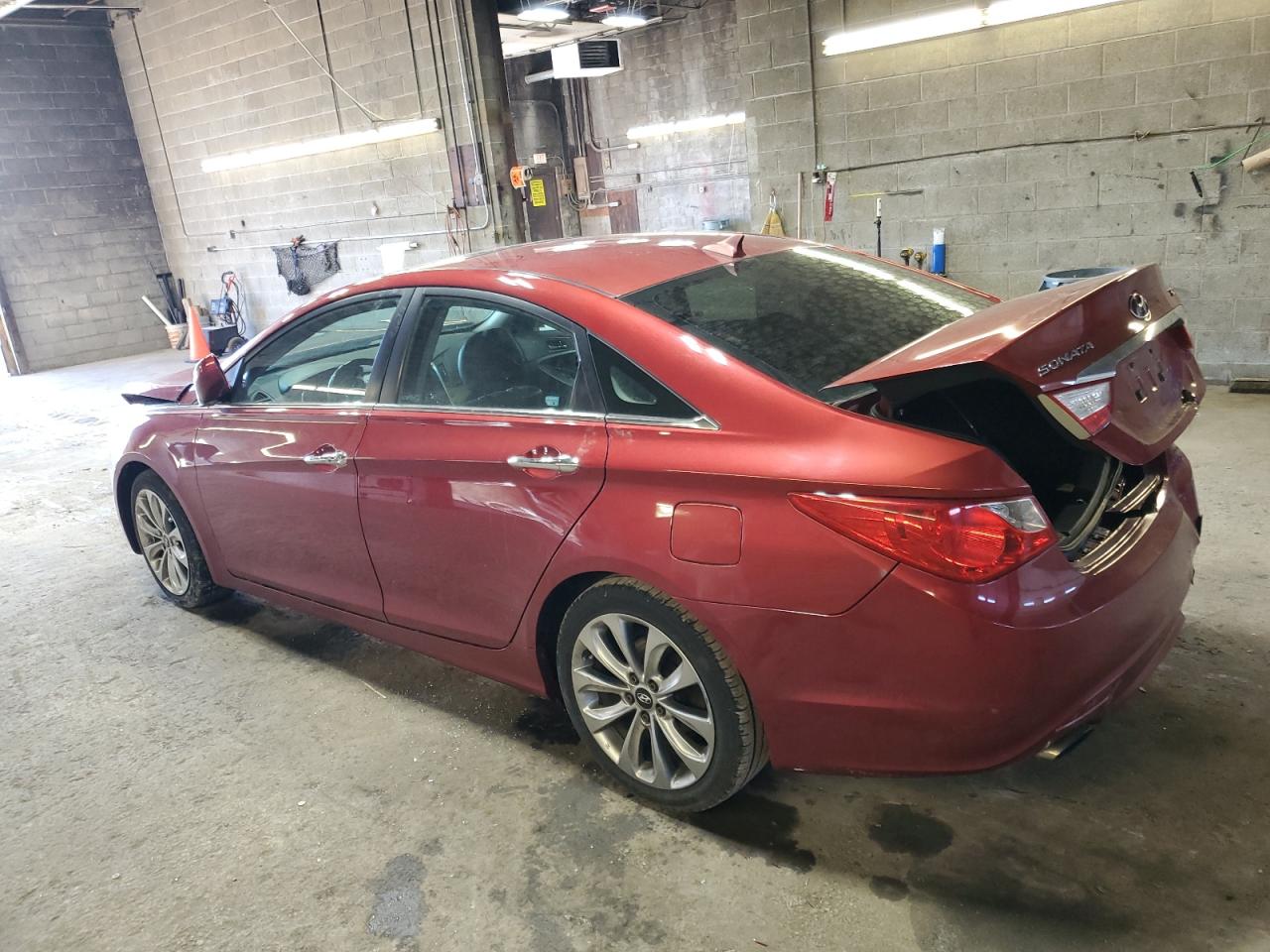 2011 Hyundai Sonata - Image 2