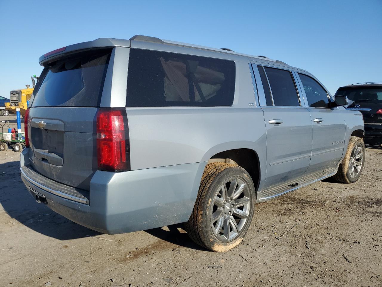 2015 Chevrolet Suburban - Image 3
