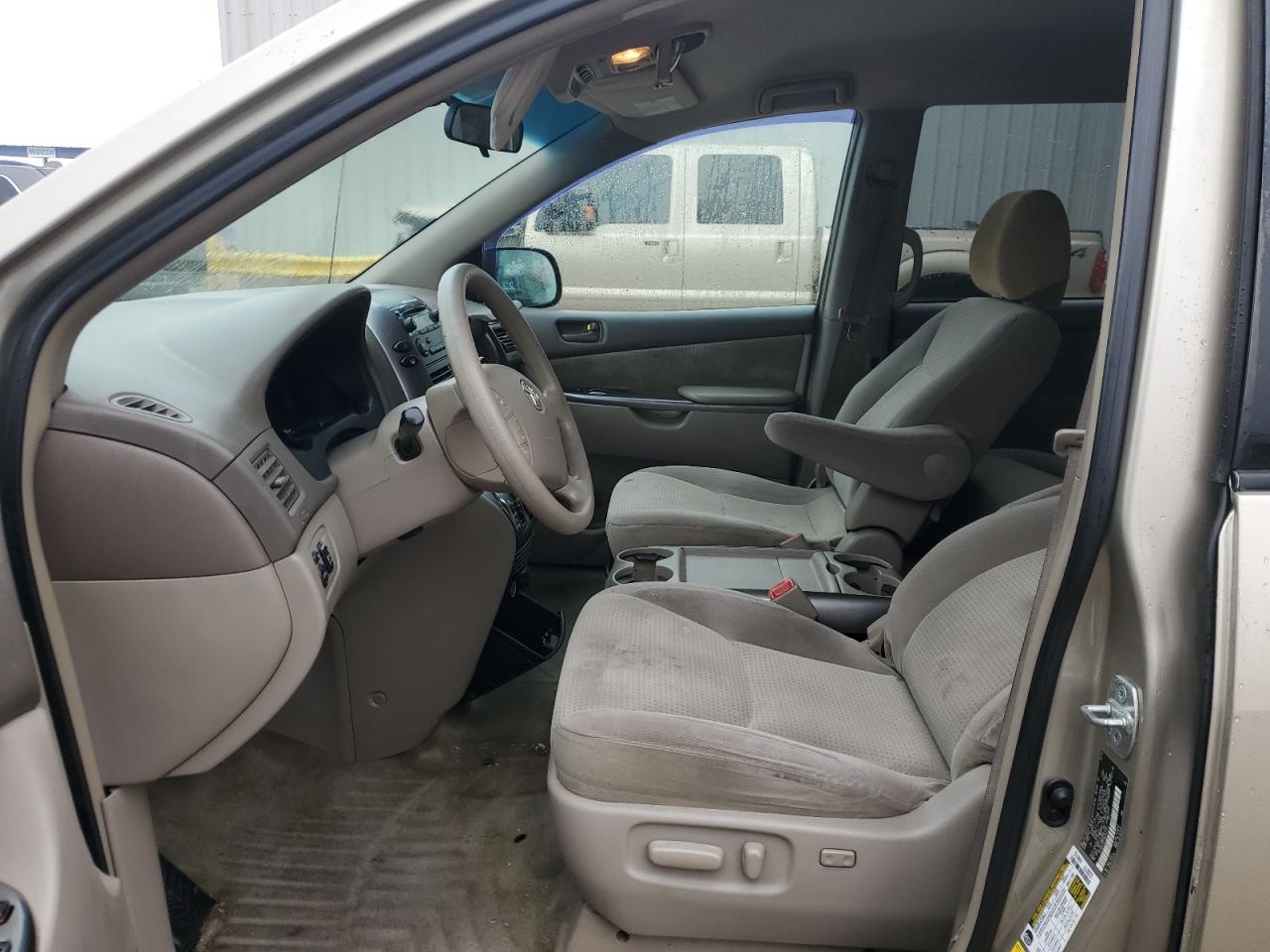 2009 Toyota Sienna - Image 7
