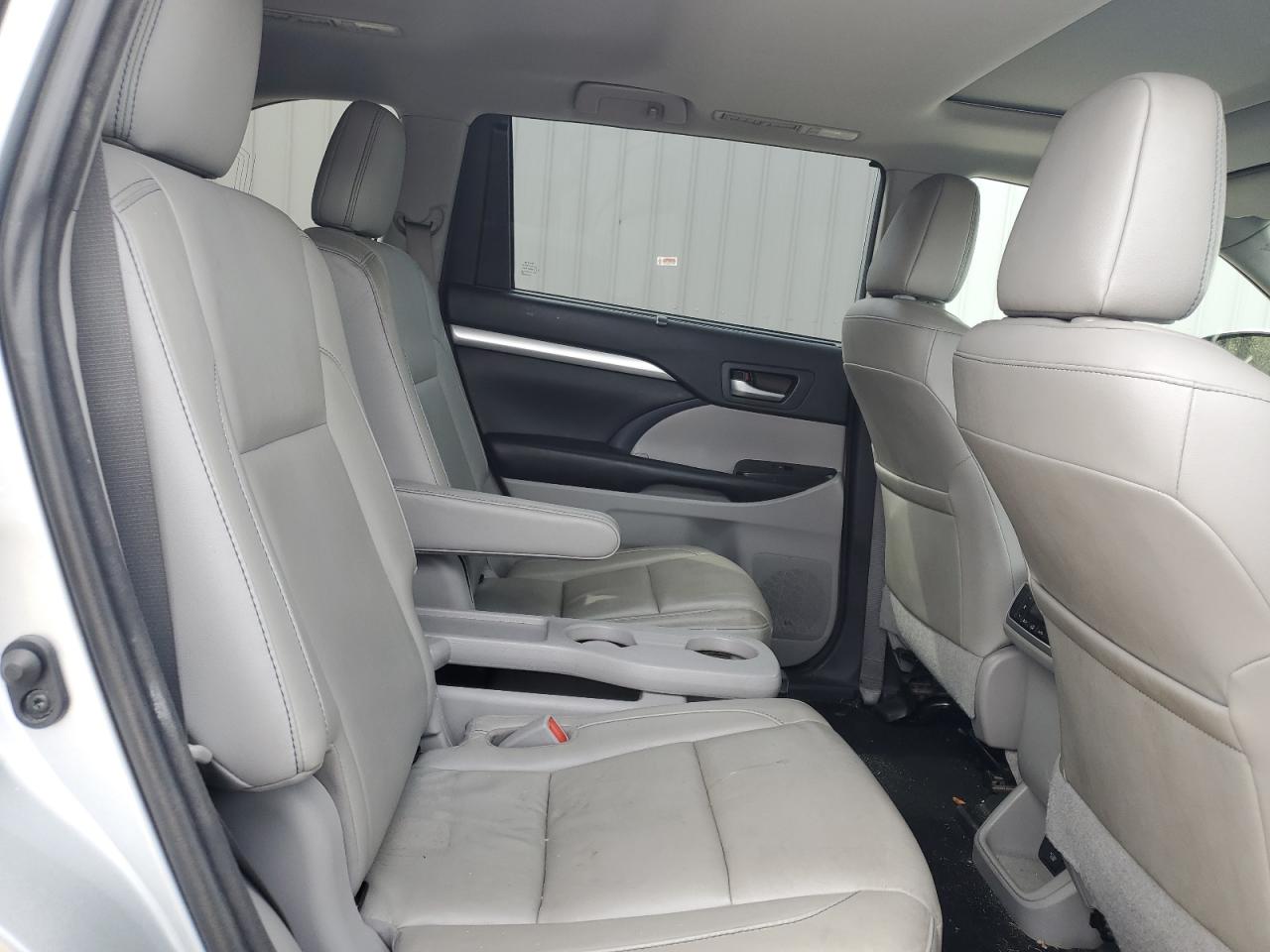 2018 Toyota Highlander - Image 11